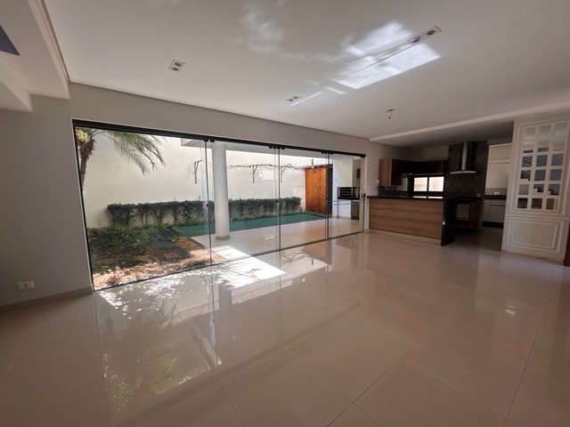 Casa com 270m² 3 quartos e 3 banheiros, à venda, no bairro Prime House Condomínio Residencial em Londrina