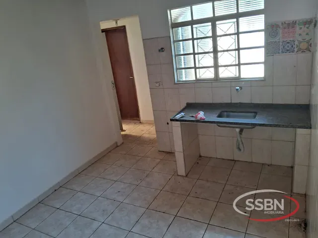 Casa 2 quartos e 1 banheiro, para alugar, no bairro Centro em Nova Odessa