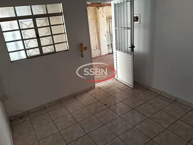 Casa 2 quartos e 1 banheiro, para alugar, no bairro Centro em Nova Odessa