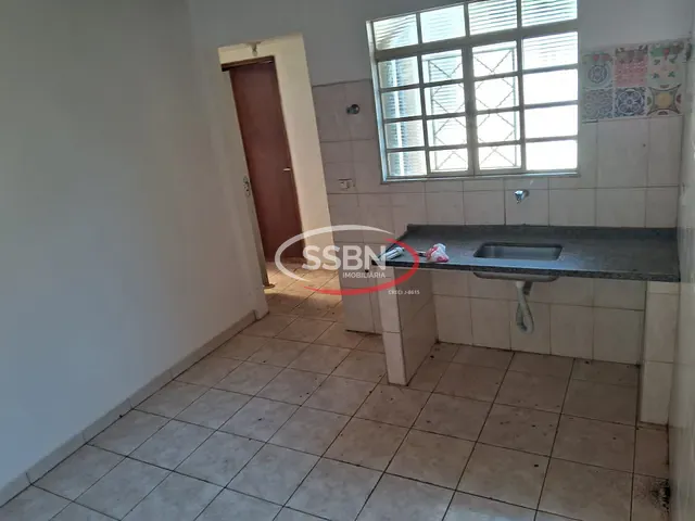 Casa 2 quartos e 1 banheiro, para alugar, no bairro Centro em Nova Odessa