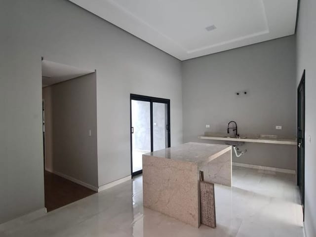 Casa com 200m² 3 quartos e 1 banheiro, à venda, no bairro Campo das Antas em Poços de Caldas