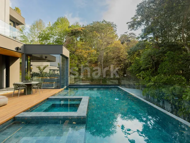 Casa com 709m² 5 quartos e 8 banheiros, à venda, no bairro Tamboré 11 em SANTANA DE PARNAÍBA