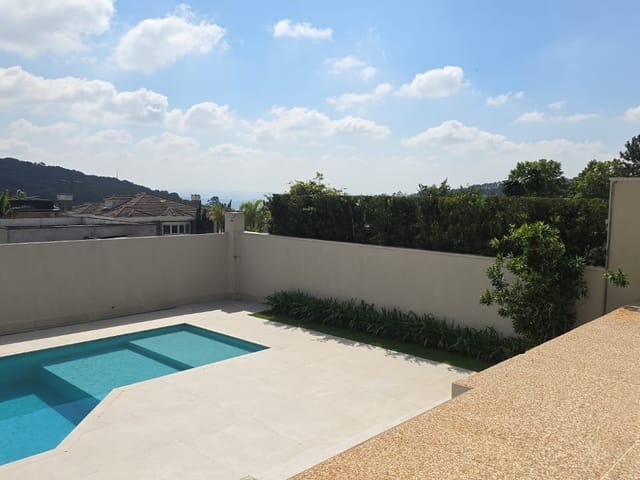 Casa com 420m² 4 quartos e 5 banheiros, à venda, no bairro Residencial Morada dos Lagos em Barueri