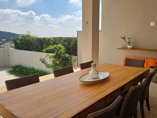 Casa com 420m² 4 quartos e 5 banheiros, à venda, no bairro Residencial Morada dos Lagos em Barueri