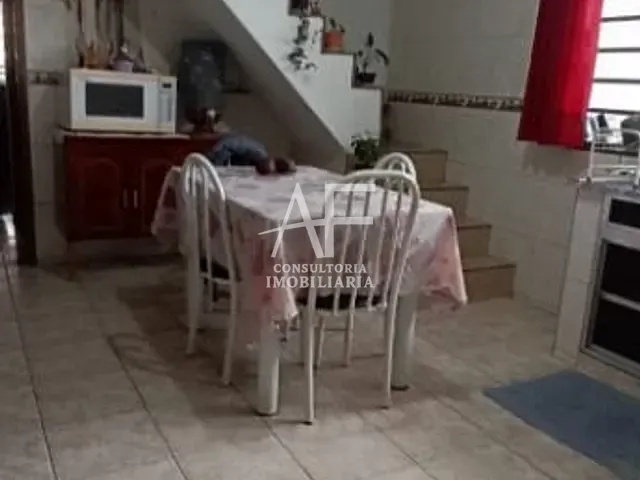 Casa com 300m² 3 quartos e 3 banheiros, à venda, no bairro Residencial Estoril em Taubaté