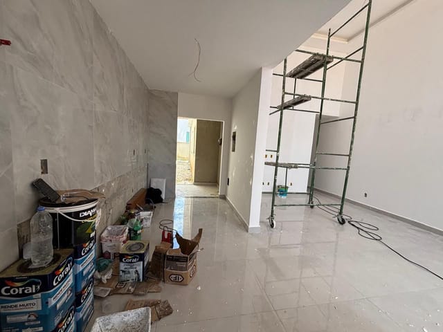 Casa com 180m² 3 quartos e 2 banheiros, à venda, no bairro Riviera Fluminense em Macaé
