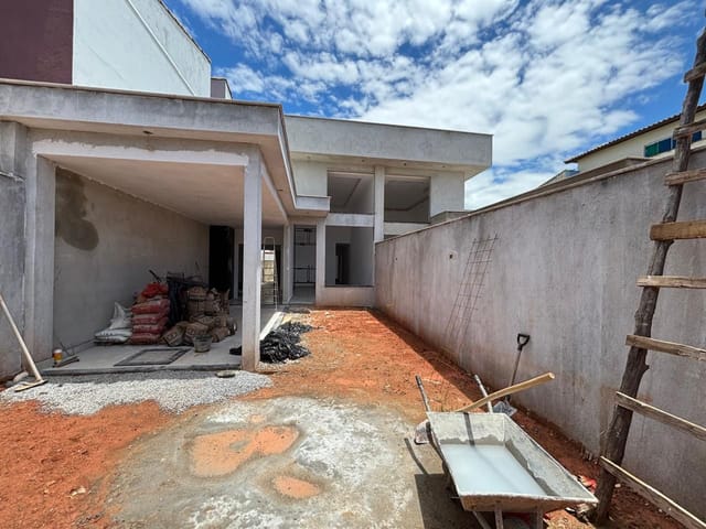 Casa com 180m² 3 quartos e 2 banheiros, à venda, no bairro Riviera Fluminense em Macaé