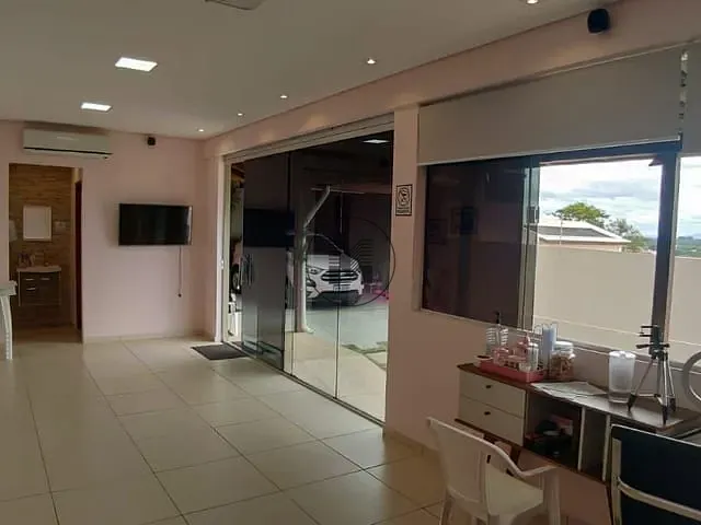 Casa com 300m² 2 quartos e 4 banheiros, à venda, no bairro Loteamento Village Sant Anna em Guaratinguetá
