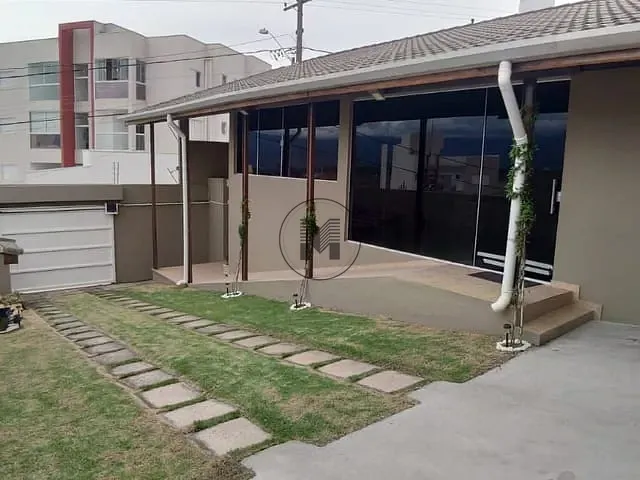 Casa com 300m² 2 quartos e 4 banheiros, à venda, no bairro Loteamento Village Sant Anna em Guaratinguetá