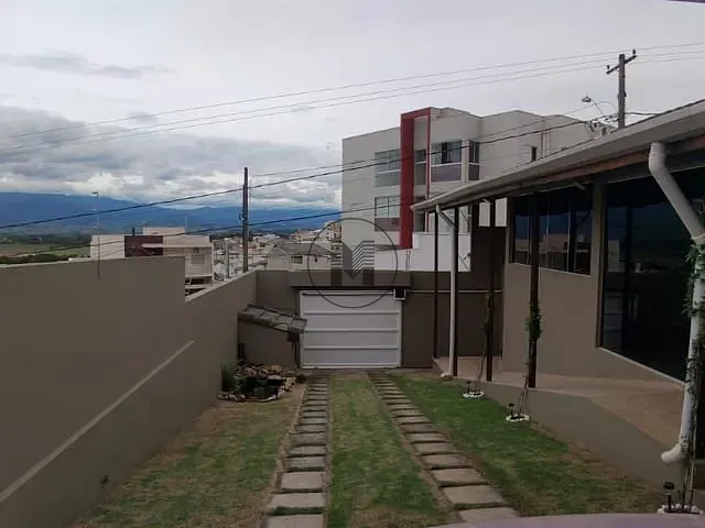 Casa com 300m² 2 quartos e 4 banheiros, à venda, no bairro Loteamento Village Sant Anna em Guaratinguetá