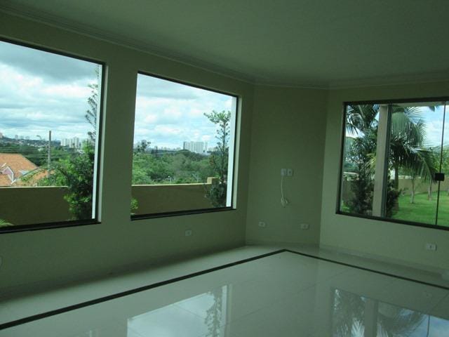 Casa com 1000m² 4 quartos e 4 banheiros, à venda ou para alugar, no bairro Urbanova em São José dos Campos