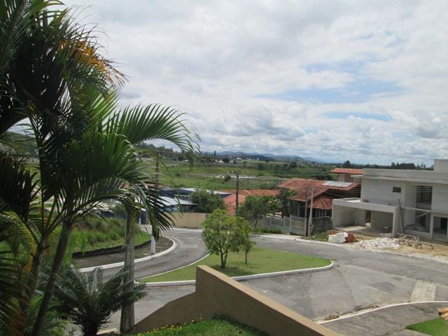 Casa com 1000m² 4 quartos e 4 banheiros, à venda ou para alugar, no bairro Urbanova em São José dos Campos