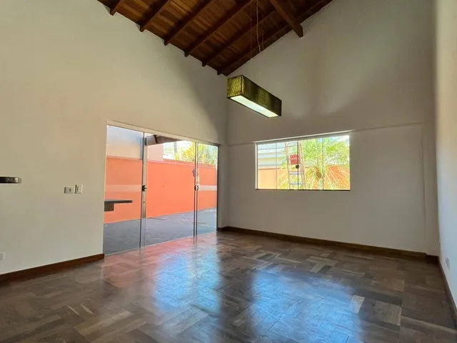 Casa com 300m² 4 quartos e 3 banheiros, para alugar, no bairro Operária em Londrina