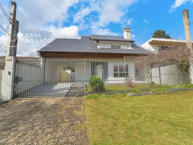 Casa 3 quartos e 5 banheiros, para alugar, no bairro São Lourenço em Curitiba