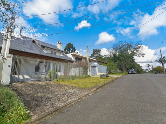 Casa 3 quartos e 5 banheiros, para alugar, no bairro São Lourenço em Curitiba