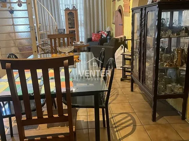 Casa com 260m² 3 quartos e 1 banheiro, à venda ou para alugar, no bairro Centro em Taubaté