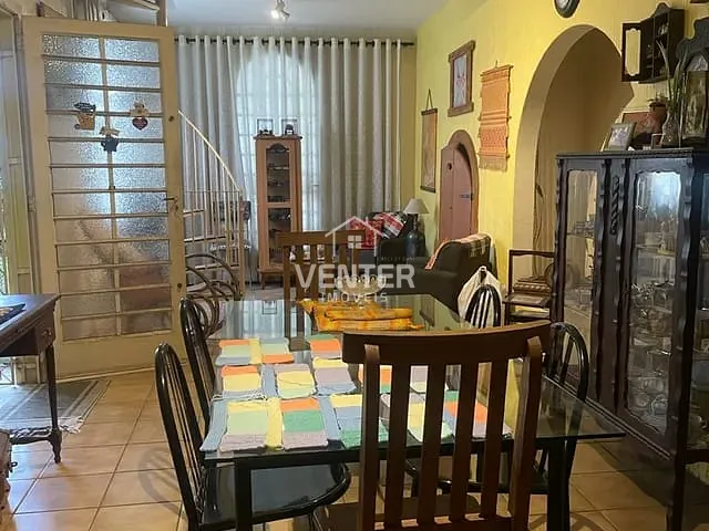 Casa com 260m² 3 quartos e 1 banheiro, à venda ou para alugar, no bairro Centro em Taubaté