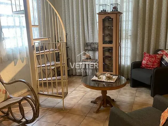 Casa com 260m² 3 quartos e 1 banheiro, à venda ou para alugar, no bairro Centro em Taubaté