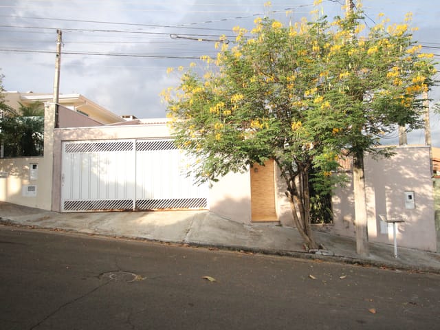 Casa com 300m² 3 quartos e 3 banheiros, à venda, no bairro Recanto do Lago em São João da Boa Vista