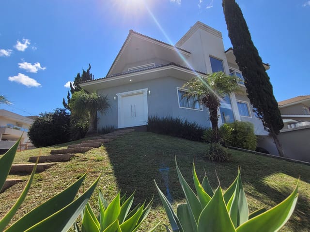 Casa com 448m² 4 quartos e 4 banheiros, à venda, no bairro Oficinas em Ponta Grossa