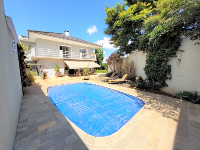Casa com 448m² 4 quartos e 4 banheiros, à venda, no bairro Oficinas em Ponta Grossa