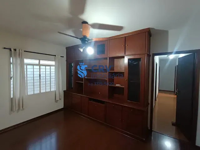 Casa com 406m² 3 quartos e 3 banheiros, para alugar, no bairro Parque do Lago Juliana em Londrina