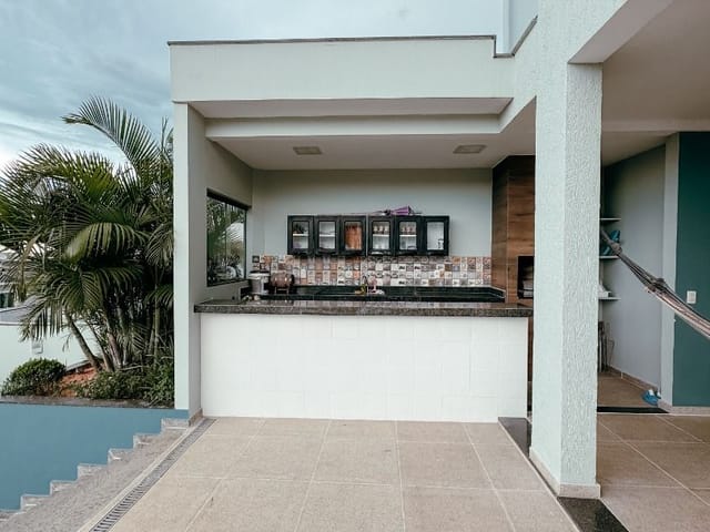 Casa com 300m² 3 quartos e 3 banheiros, à venda, no bairro Vale dos Cristais em Macaé