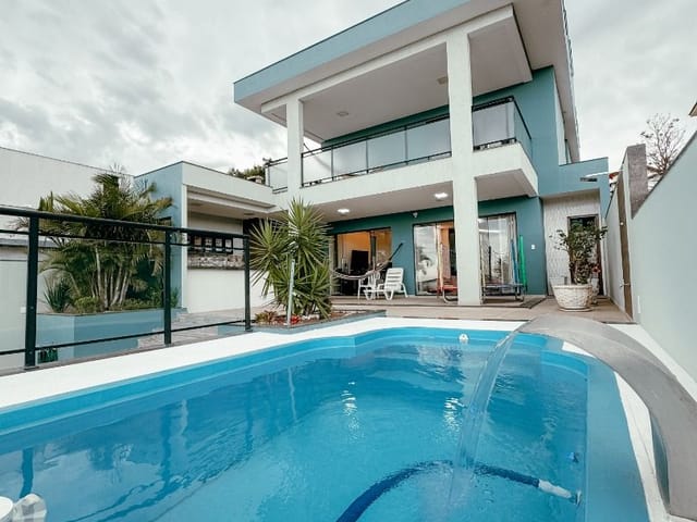 Casa com 300m² 3 quartos e 3 banheiros, à venda, no bairro Vale dos Cristais em Macaé