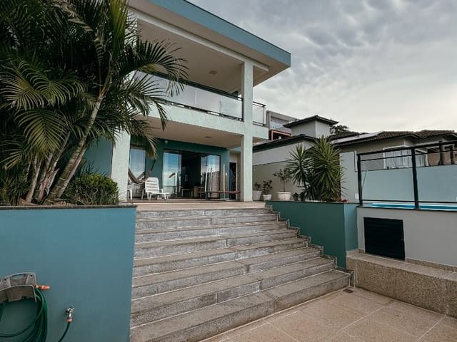 Casa com 300m² 3 quartos e 3 banheiros, à venda, no bairro Vale dos Cristais em Macaé