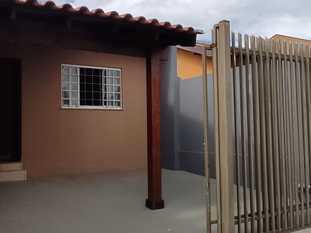 Casa 3 quartos e 2 banheiros, à venda, no bairro Conjunto Café em Londrina
