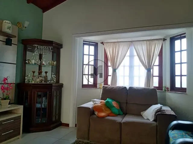 Casa com 250m² 4 quartos e 3 banheiros, à venda, no bairro Residencial Village Santana em Guaratinguetá
