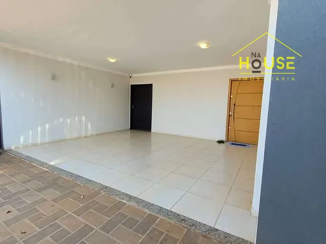 Casa com 229m² 3 quartos e 3 banheiros, à venda, no bairro Jardim Residencial Vilar em Votuporanga