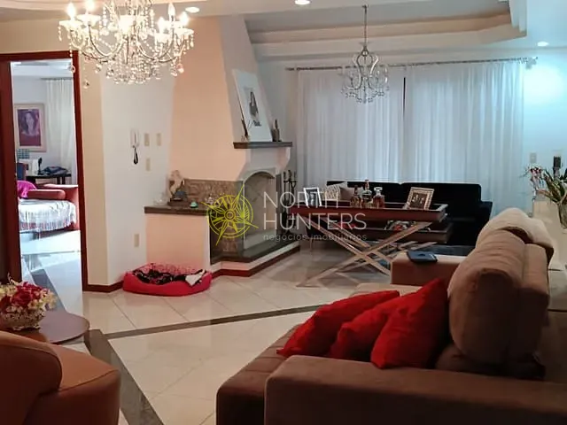 Casa com 220m² 3 quartos e 4 banheiros, para alugar, no bairro Floresta em Joinville