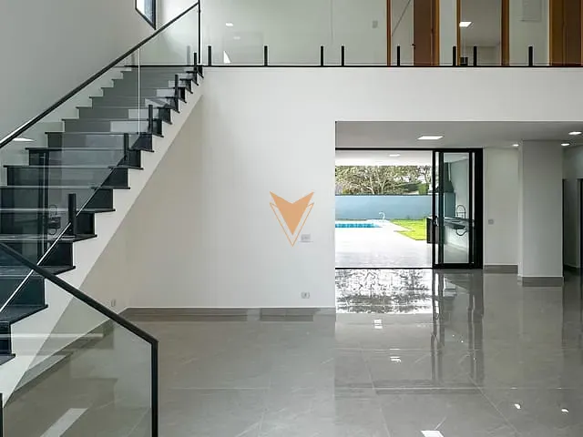 Casa com 300m² 4 quartos e 6 banheiros, à venda, no bairro Jardim do Golf I em Jandira