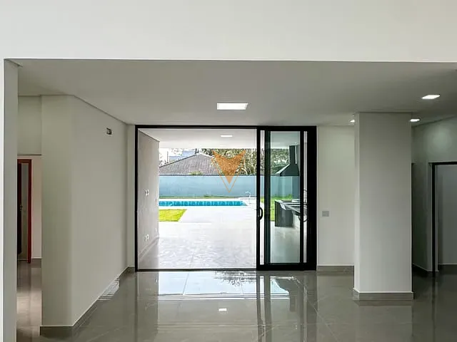 Casa com 300m² 4 quartos e 6 banheiros, à venda, no bairro Jardim do Golf I em Jandira