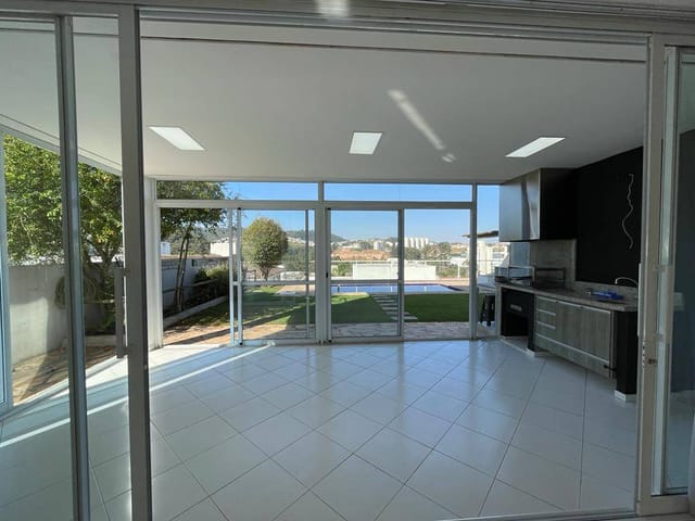 Casa com 420m² 5 quartos e 7 banheiros, à venda ou para alugar, no bairro Tamboré em Santana de Parnaíba