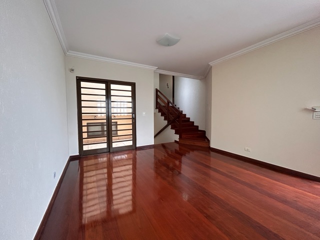 Casa 3 quartos e 4 banheiros, para alugar, no bairro Universitário em Londrina