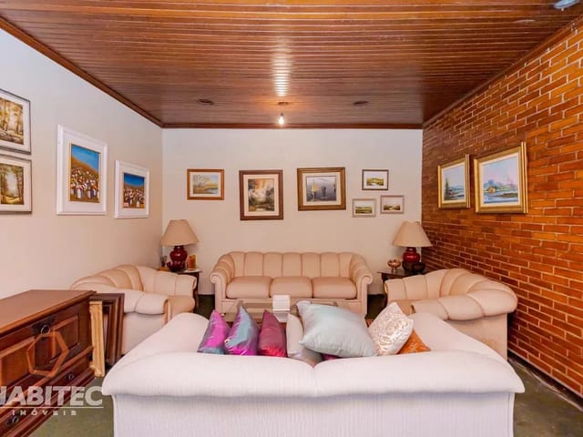 Casa com 594m² 4 quartos e 2 banheiros, à venda, no bairro Mercês em Curitiba