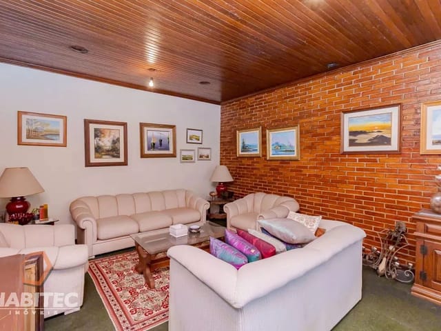 Casa com 594m² 4 quartos e 2 banheiros, à venda, no bairro Mercês em Curitiba
