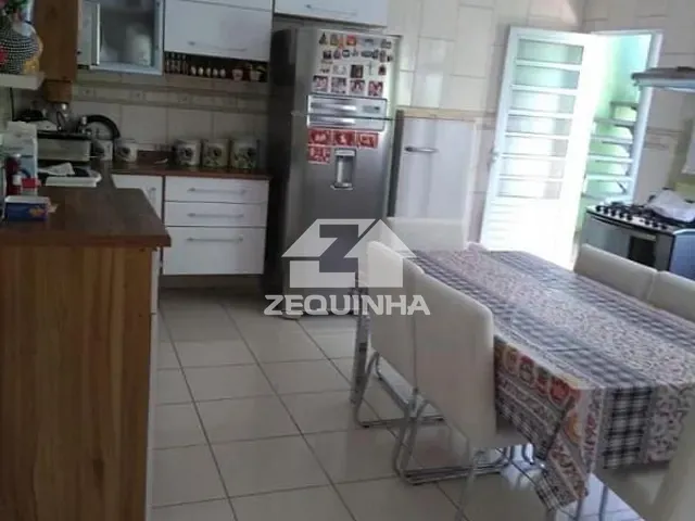 Casa com 280m² 3 quartos e 4 banheiros, à venda, no bairro Metalurgicos em Osasco