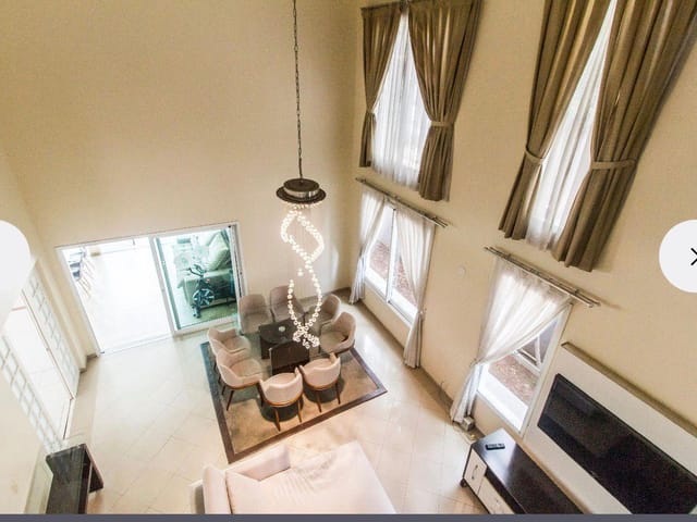 Casa com 520m² 4 quartos e 5 banheiros, à venda ou para alugar, no bairro Alphaville em Santana de Parnaíba