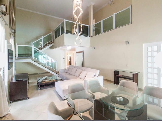 Casa com 520m² 4 quartos e 5 banheiros, à venda ou para alugar, no bairro Alphaville em Santana de Parnaíba