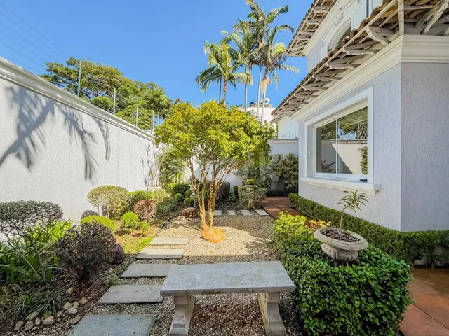 Casa com 450m² 4 quartos e 5 banheiros, para alugar, no bairro Jardim Paulista em São Paulo