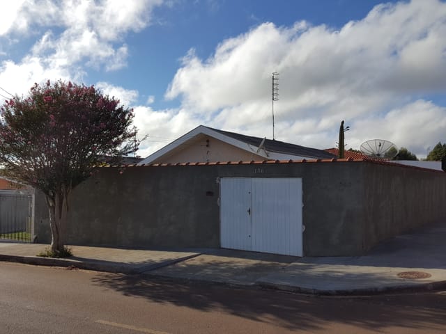 Casa com 312m² 4 quartos e 2 banheiros, à venda, no bairro Cará-cará em Ponta Grossa