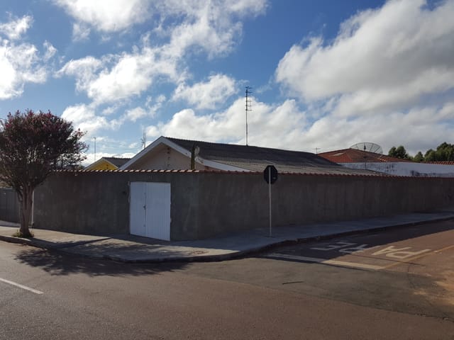 Casa com 312m² 4 quartos e 2 banheiros, à venda, no bairro Cará-cará em Ponta Grossa