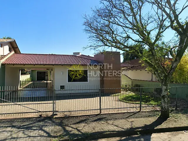 Casa com 420m² 4 quartos e 3 banheiros, à venda, no bairro Glória em Joinville