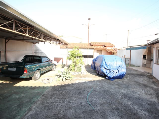 Casa com 300m² 1 quarto e 2 banheiros, à venda, no bairro Parque Residencial Tereza Cristina em São João da Boa Vista