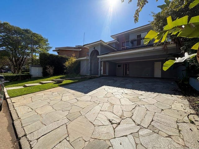Casa com 560m² 4 quartos e 6 banheiros, à venda ou para alugar, no bairro Alphaville Residencial Dois em Barueri