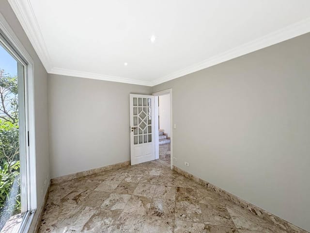 Casa com 560m² 4 quartos e 6 banheiros, à venda ou para alugar, no bairro Alphaville Residencial Dois em Barueri