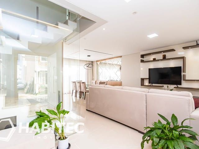 Casa 3 quartos e 3 banheiros, à venda, no bairro Pinheirinho em Curitiba